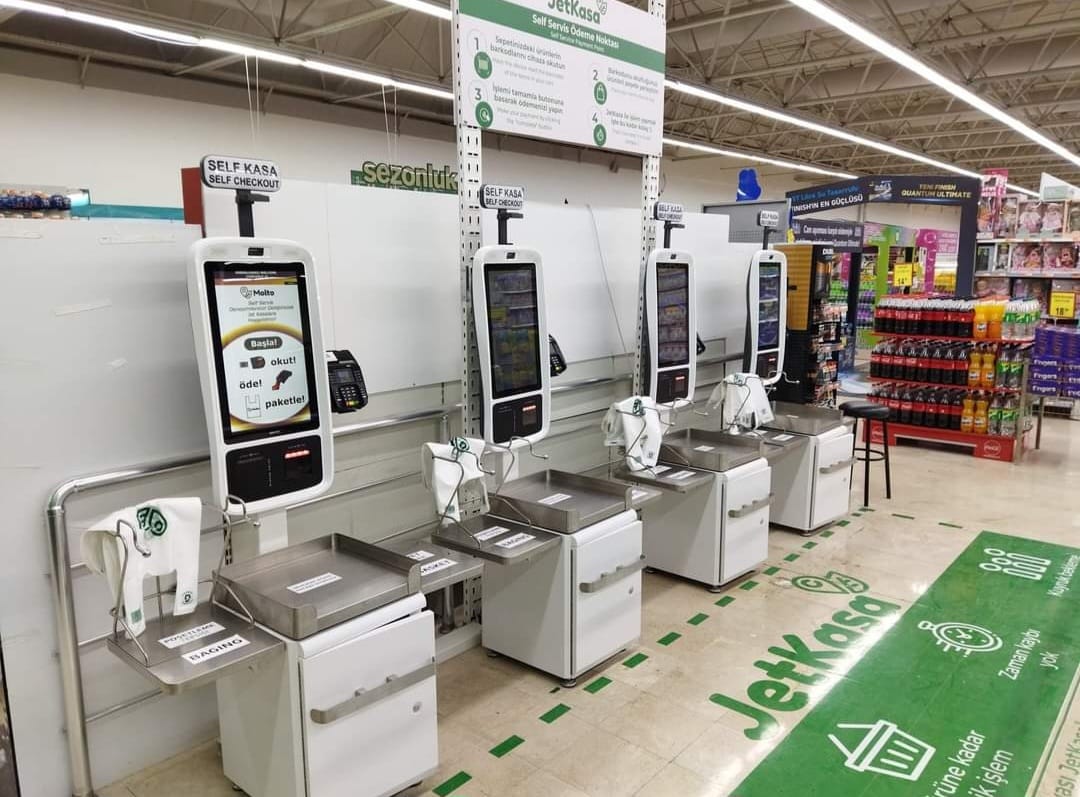 Ortaköy Lemar Molto mağazasındaki self-servis kasalar